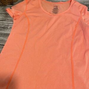 Fitted athletic shirt